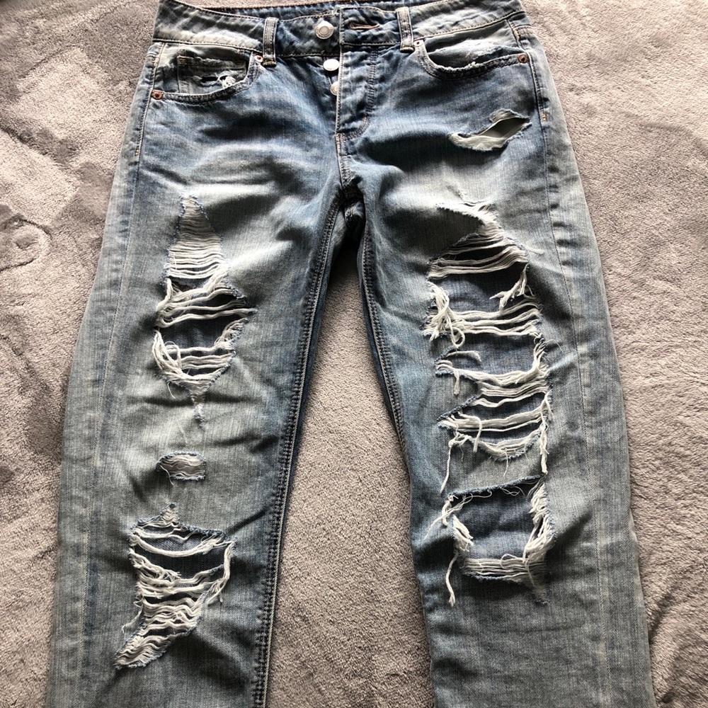 American Eagle ripped tomgirl jeans